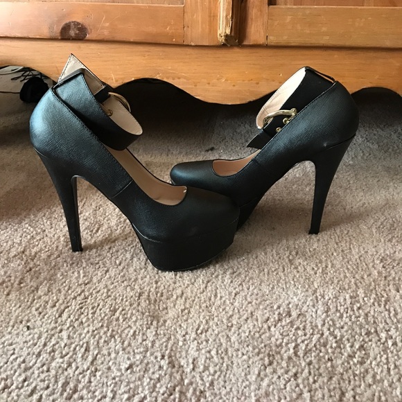 All black platform heel - Picture 1 of 3