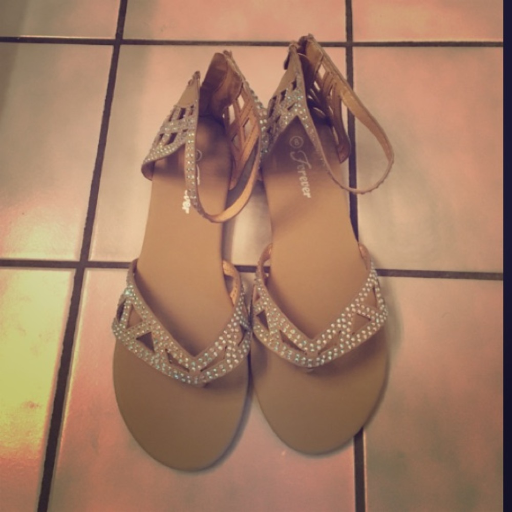 Cute sparkly iridescent sandals sandals size 8✨