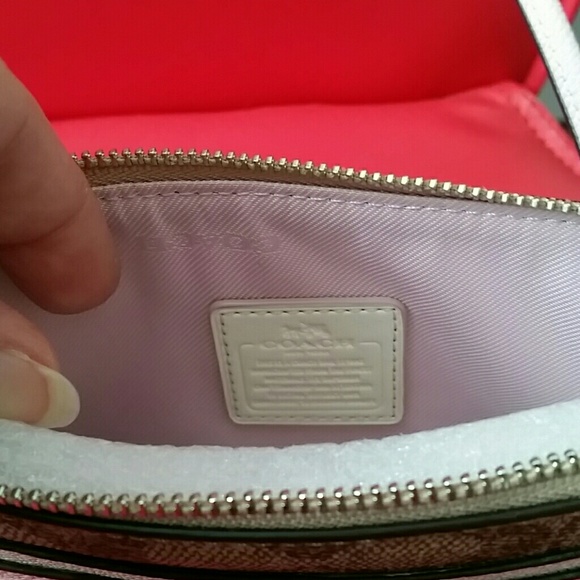 Coach corner zip wristlet, NWOT - Picture 4 of 6