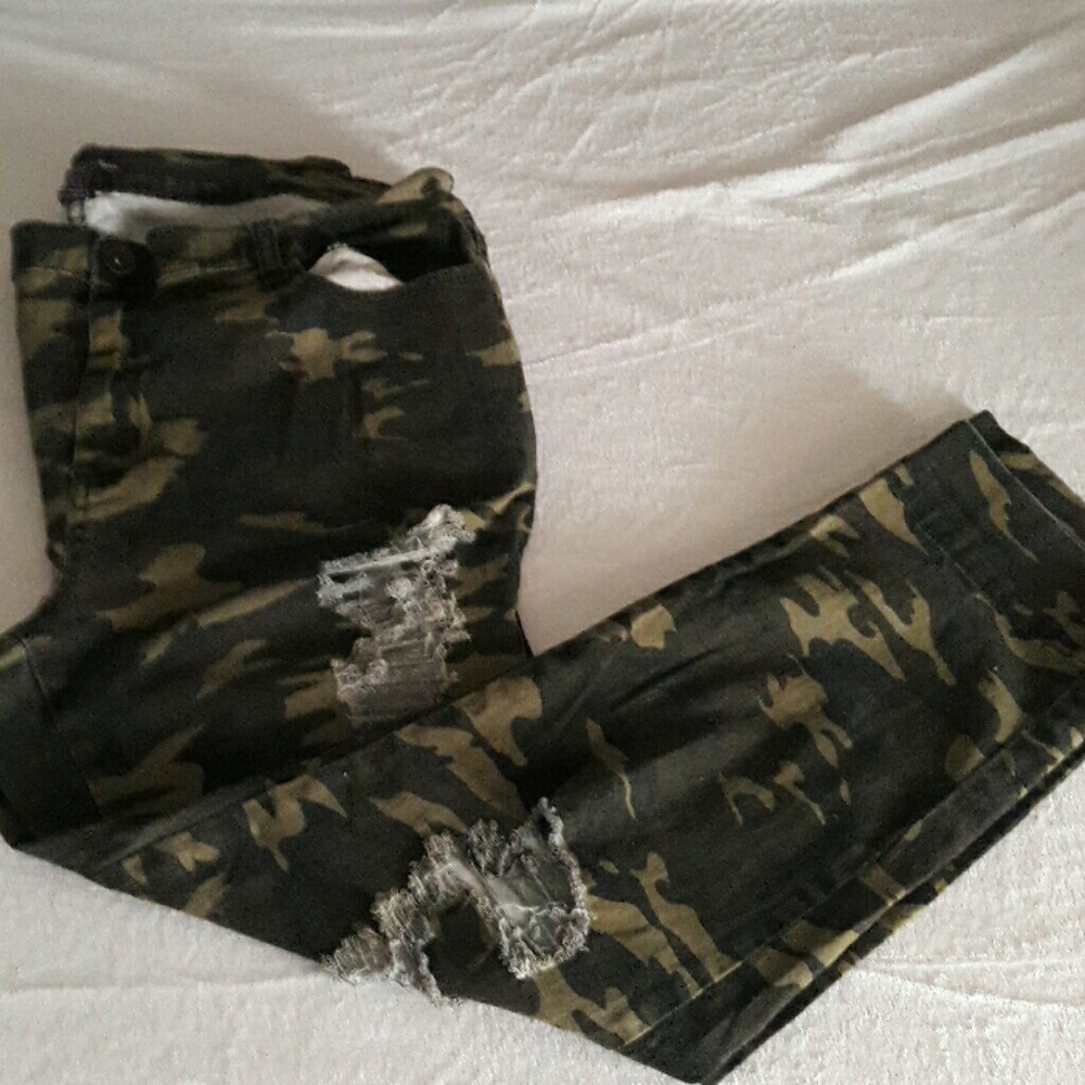 Camo distressed jeans Size 20