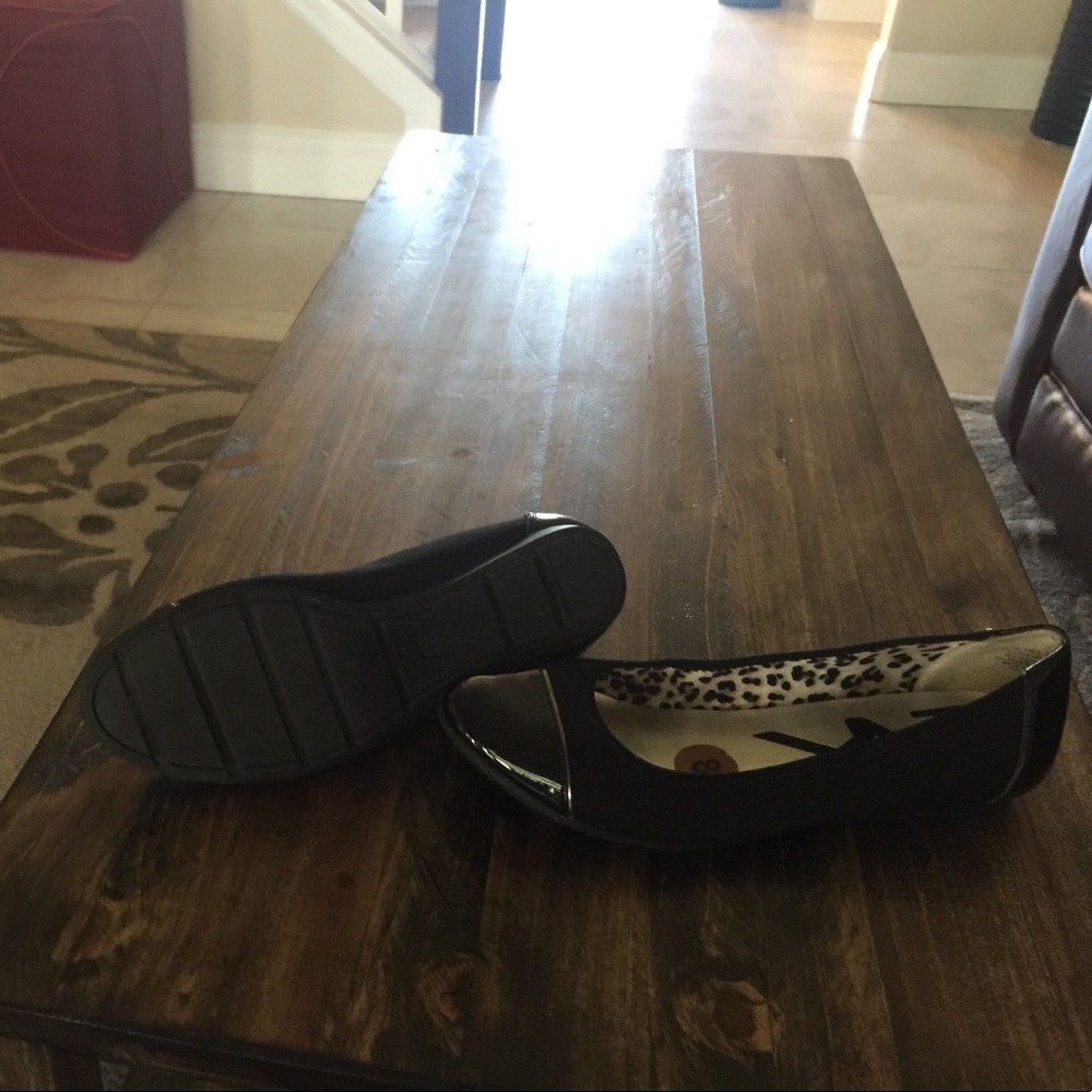 Women's size 8 Anne Klein sport flats