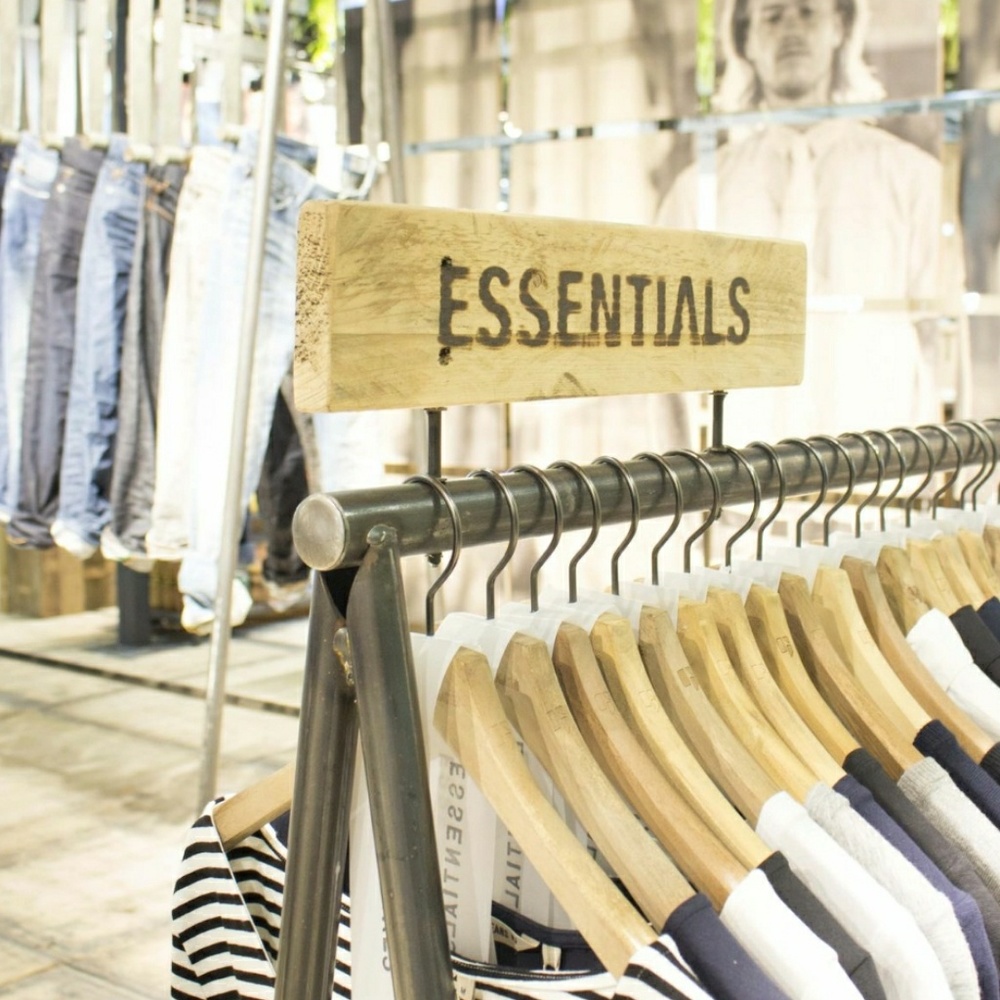 TOPS AND MUST HAVE WARDROBE ESSENTIALS!!