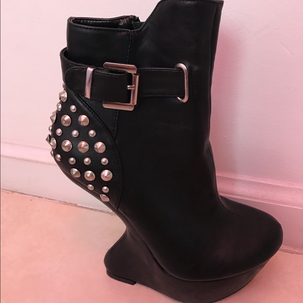 Penny sue black wedges final sale
