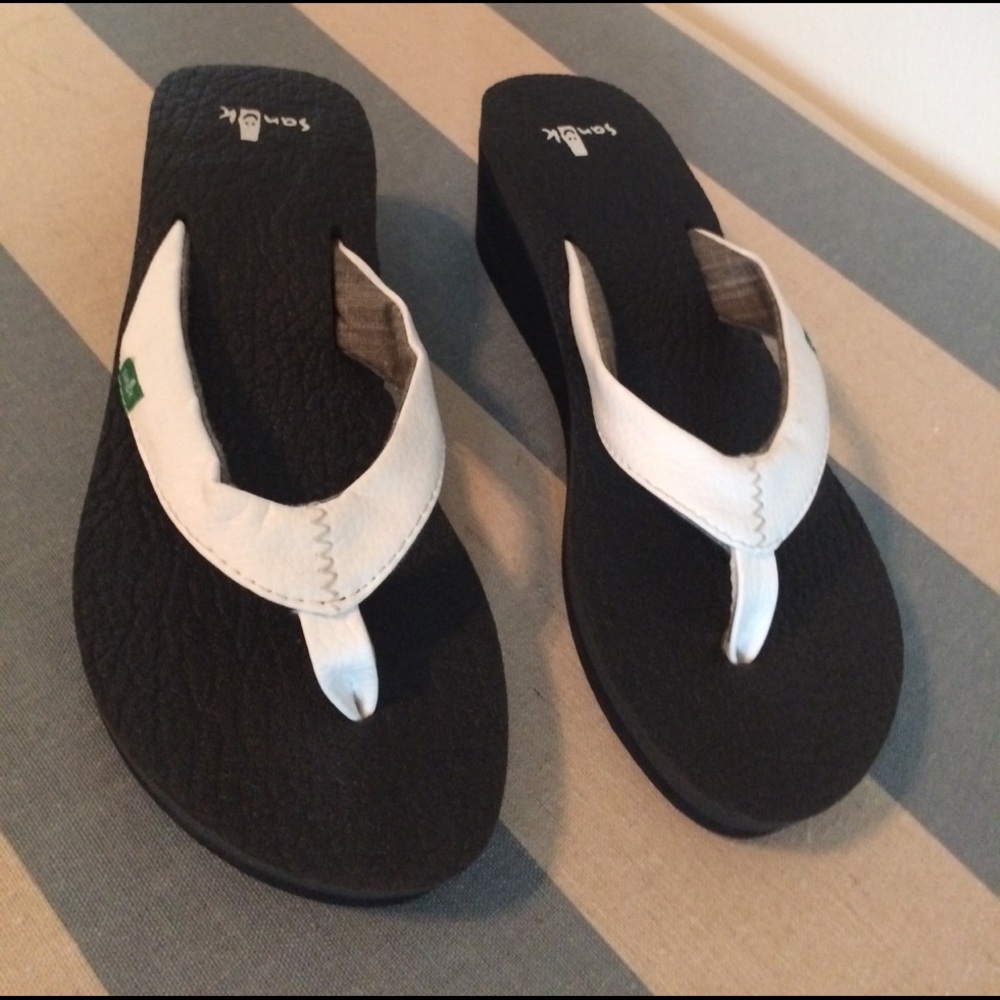 Sanuk yoga mat flip flops