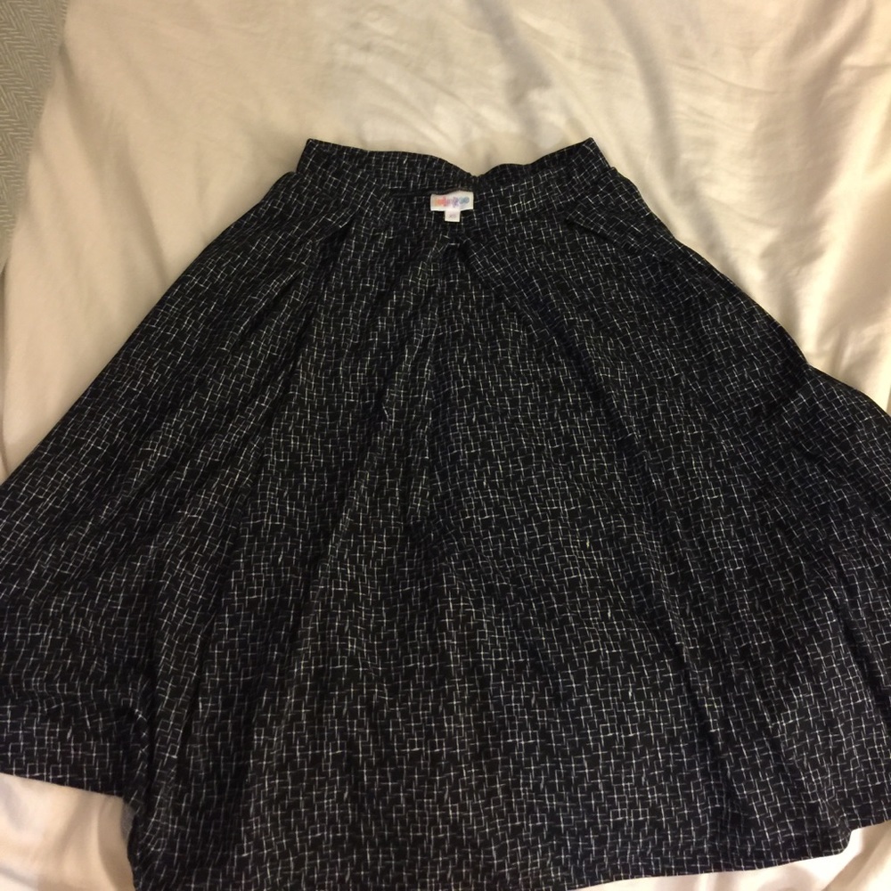XS Lularoe Madison Skirt EUC B/W