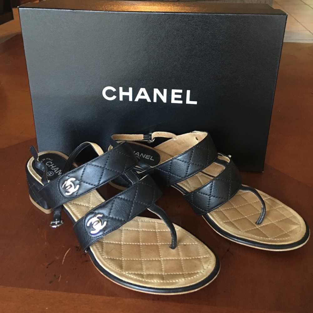 💕Authentic Chanel Thongs💕