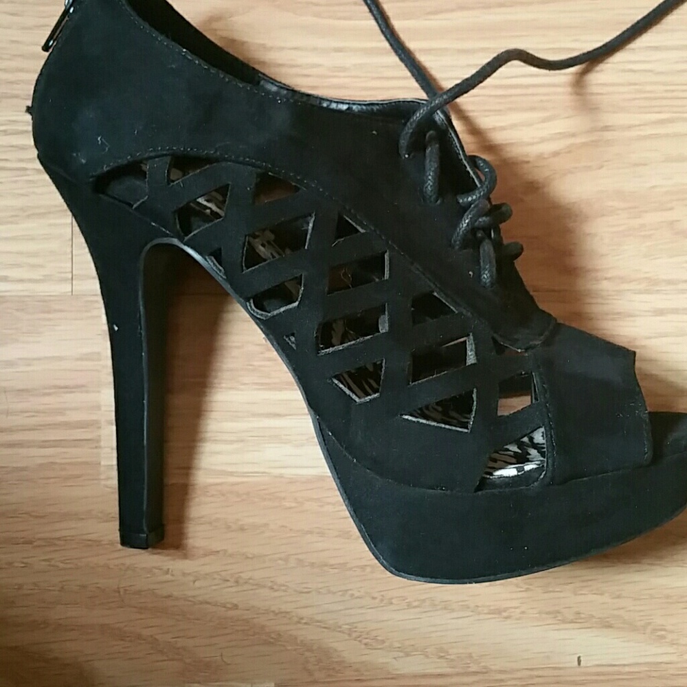 DEB heels