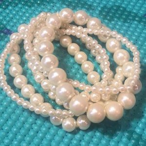 Buy 1 get 1 FREE! Faux pearls bracelets