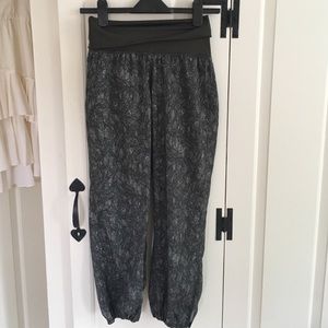 Lulu Lemon Genie pant
