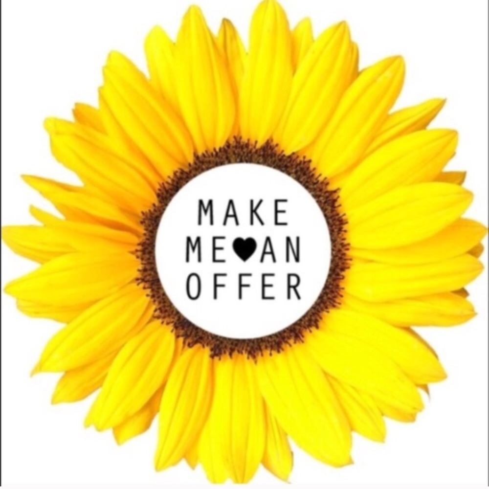 Please come visit my closet 💛