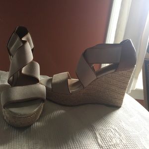 7.5 Mossimo bandage cross cross wedge