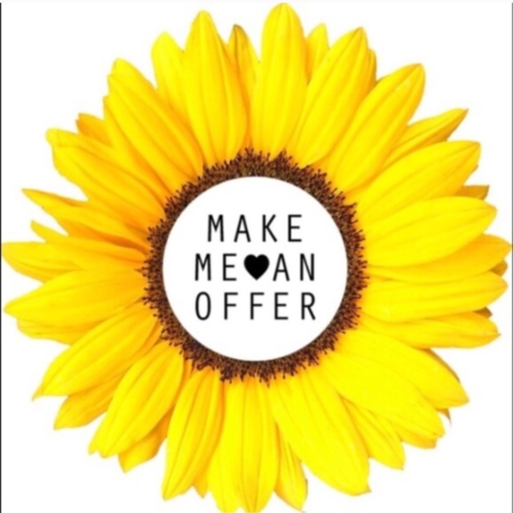 Please come visit my closet 💛