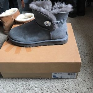 Uggs-worn once!