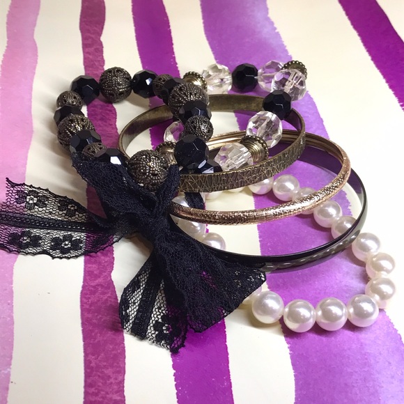 🎀Bundle of 2 Stylish Sets of Bracelets🌸 - Picture 2 of 8