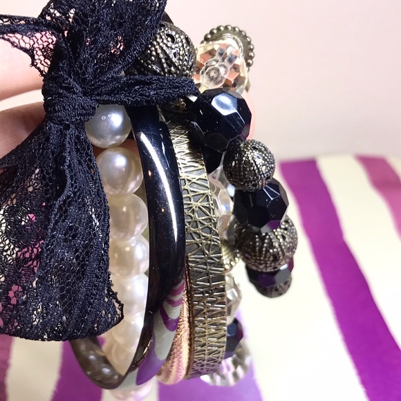 🎀Bundle of 2 Stylish Sets of Bracelets🌸 - Picture 3 of 8