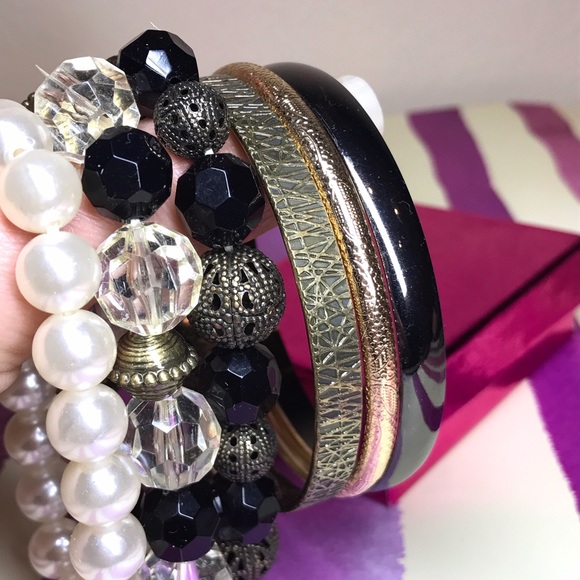 🎀Bundle of 2 Stylish Sets of Bracelets🌸 - Picture 5 of 8