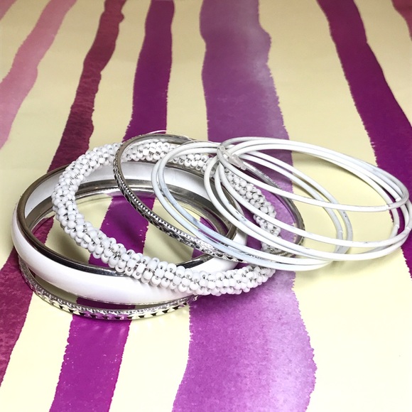 🎀Bundle of 2 Stylish Sets of Bracelets🌸 - Picture 6 of 8