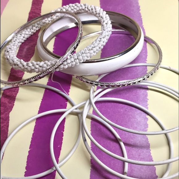 🎀Bundle of 2 Stylish Sets of Bracelets🌸 - Picture 8 of 8