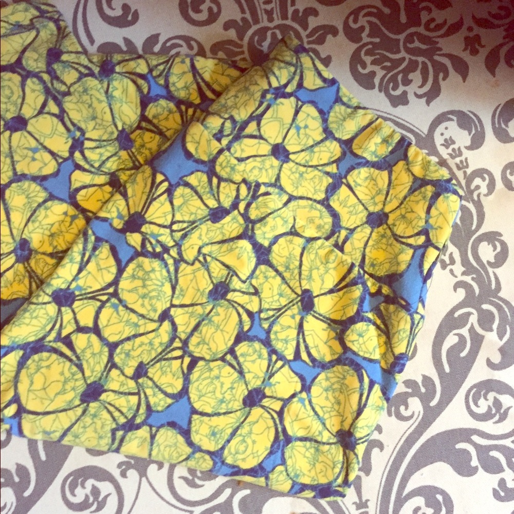 Brand new Lularoe leggings with flowers OS