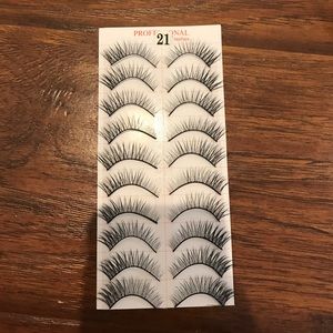 Style #21 false lashes