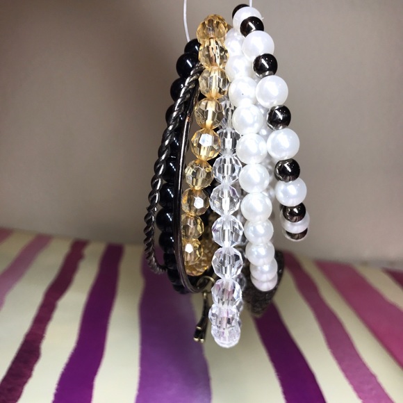 ✨Cute Set of Bracelets🌸 - Picture 4 of 7