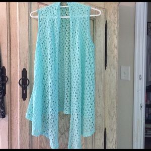 Long sleeveless cardigan/vest in mint green