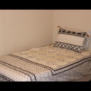 Anthropologie Duvet Set- 4 pieces Twin Size