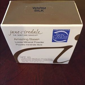 New Jane Iredale Amazing Base mineral powder SPF20