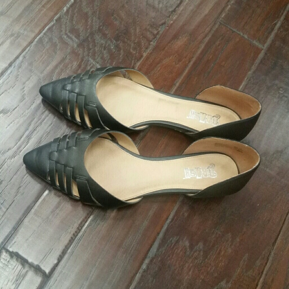 *sold*Black flats
