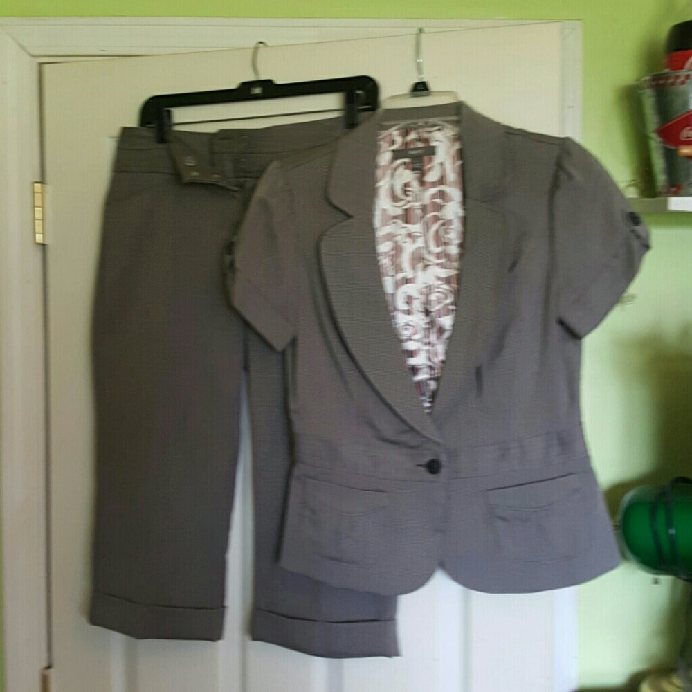 2 piece Capri suit
