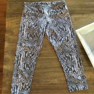 Onzie snake print legging size S/M