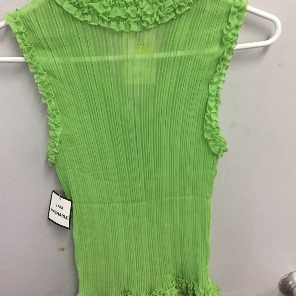 Green top - Picture 3 of 3