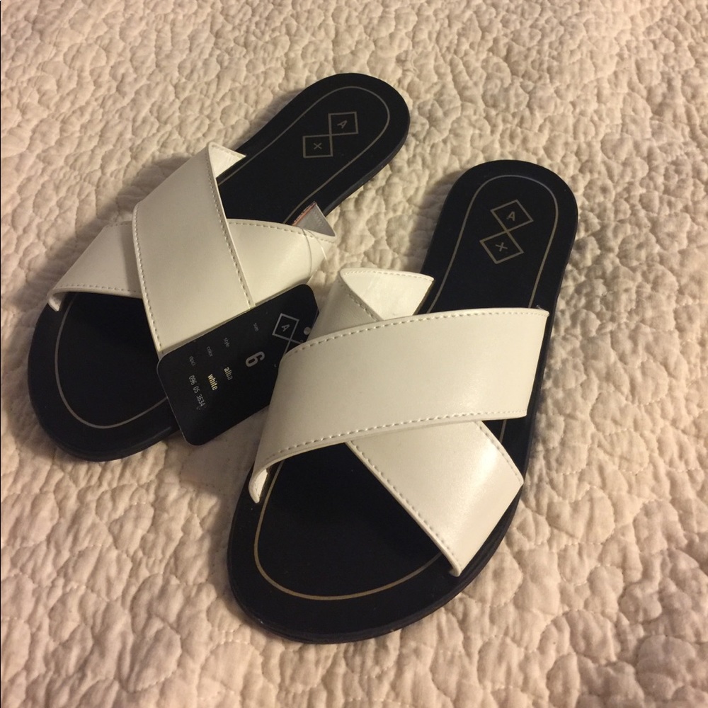 A+ Slip Ons Sz 6. BRAND-NEW