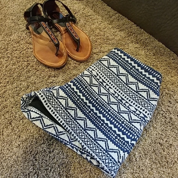 {Forever 21 } Tribal Print Shorts - Picture 4 of 7