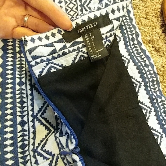 {Forever 21 } Tribal Print Shorts - Picture 7 of 7