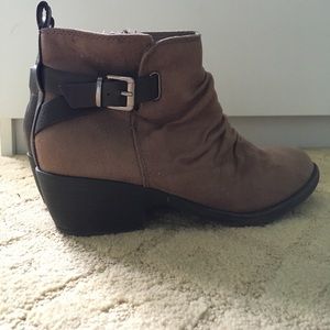Sofa brand brown ankle boots