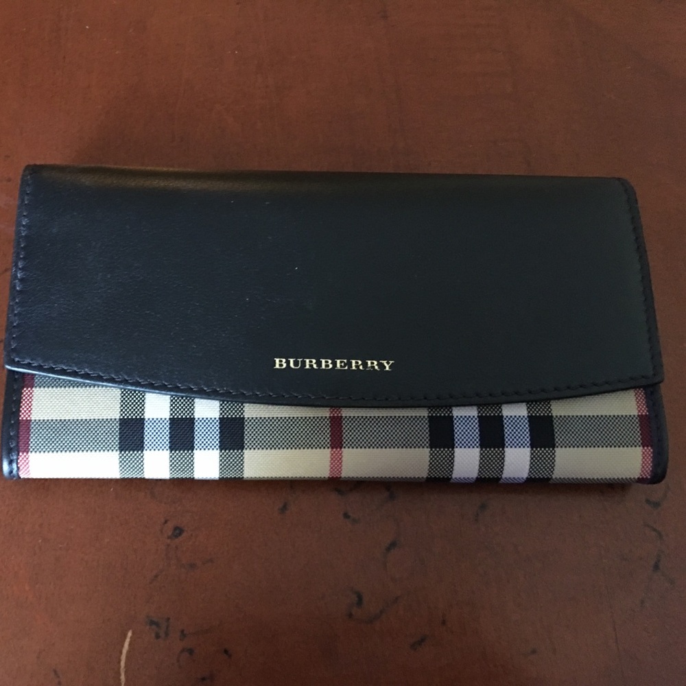 💕Authentic Burberry Wallet💕