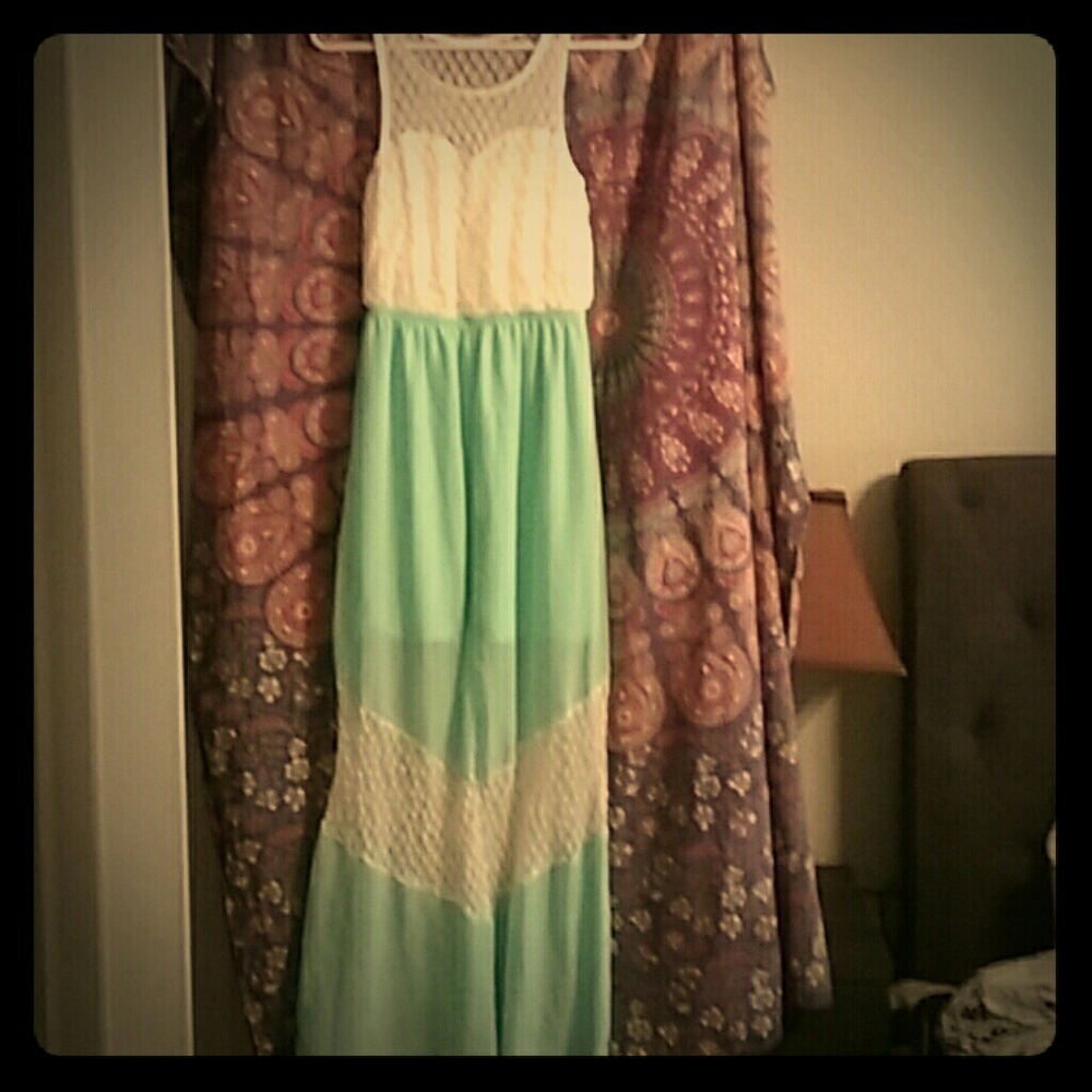 Price Dropped - Maxi Dress ♡