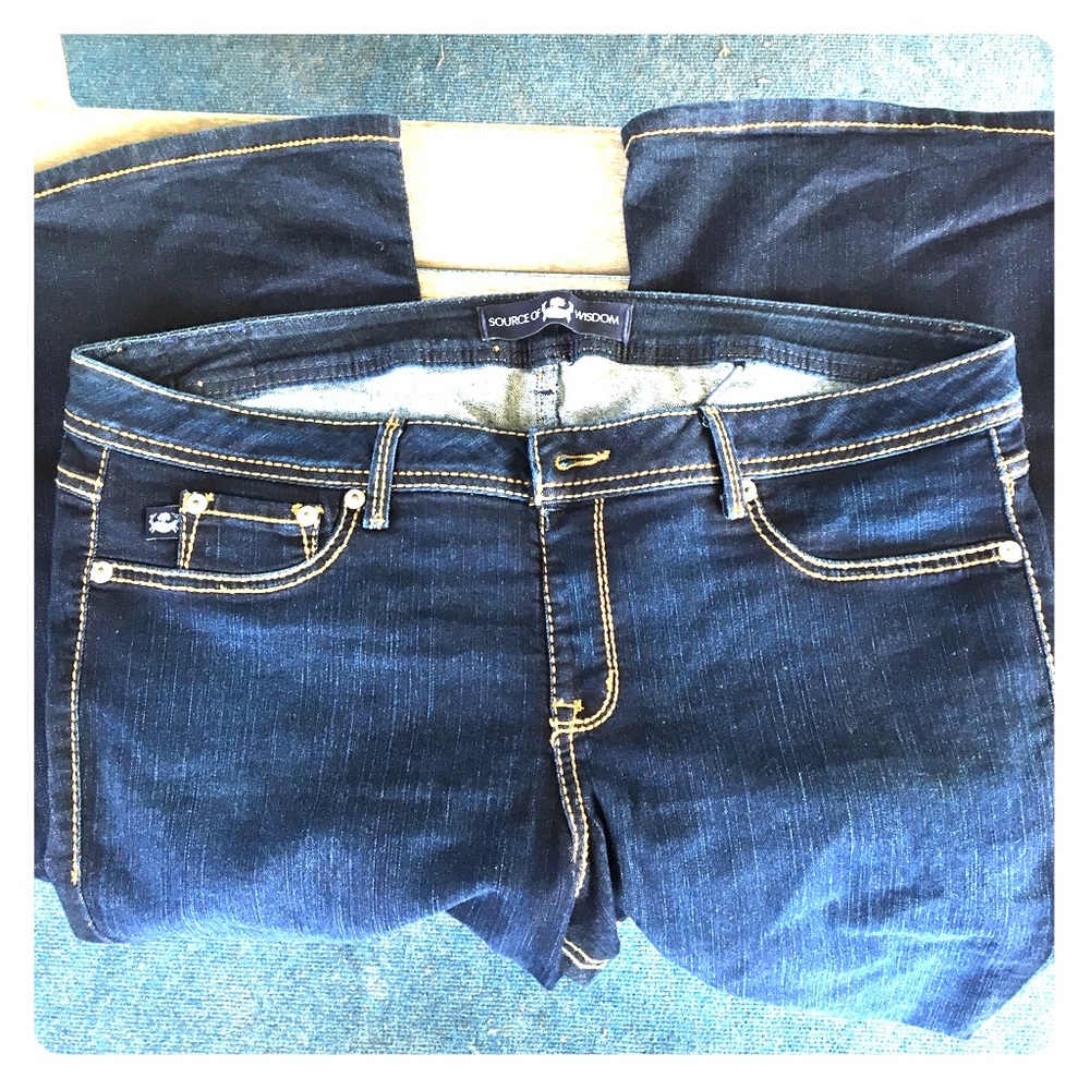 🆕 Torrid Source of Wisdom dark jeans size 3