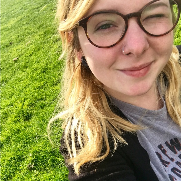 Meet your Posher, Jenna - Picture 3 of 4