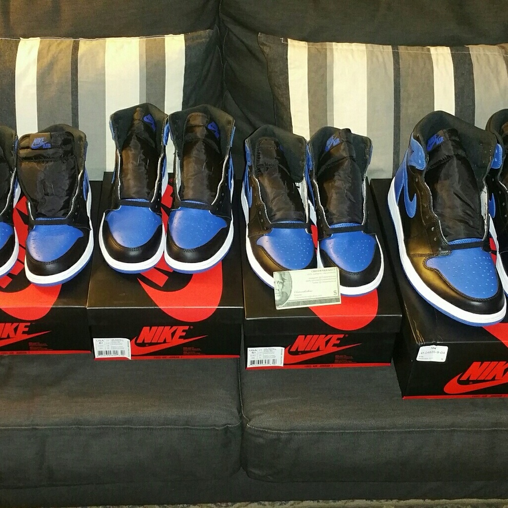 Jordan retro 1 royal sizes 4y, 5.5y , 6 5y