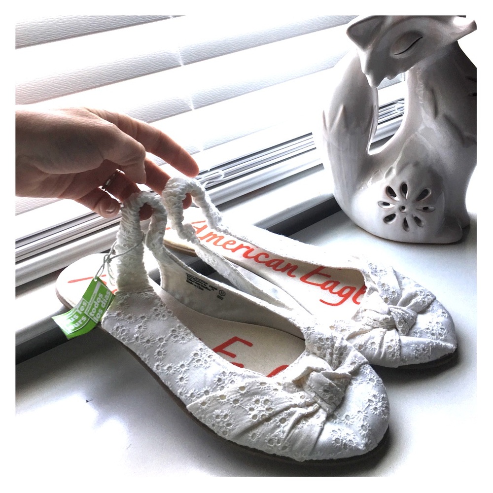 White Eyelet American Eagle Sandals / Espadrilles