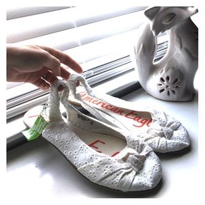 White Eyelet American Eagle Sandals / Espadrilles