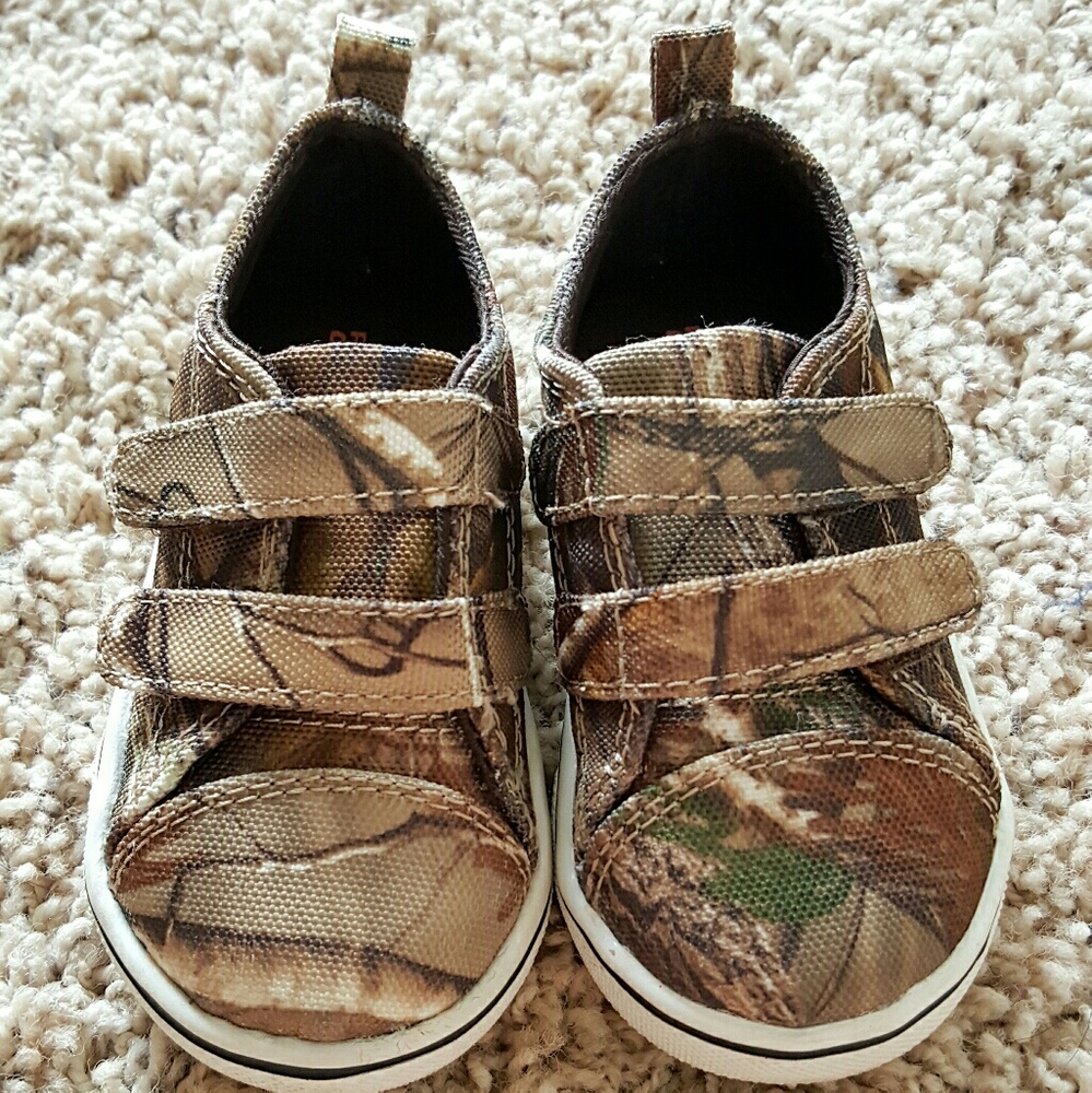 Size 4 Real Tree Outdoor Shoes