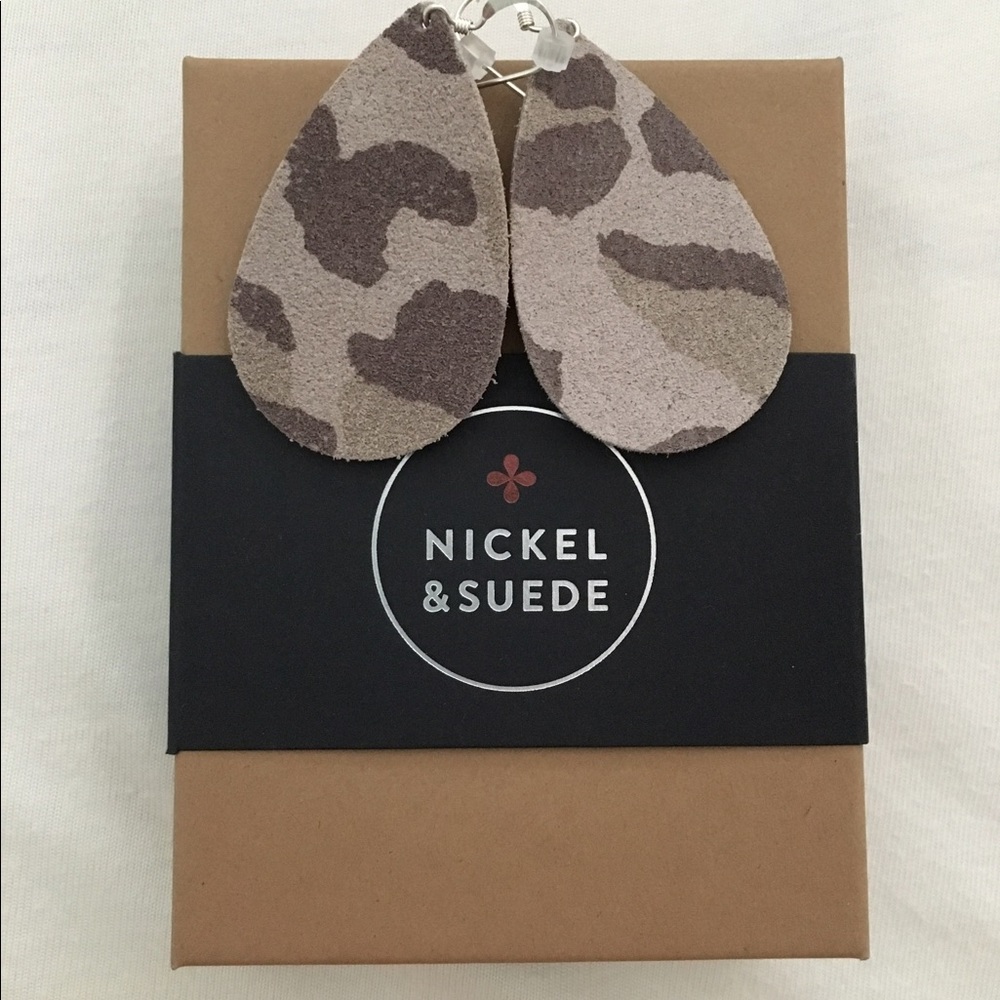 Nickel and suede snow leopard leather earrings NEW