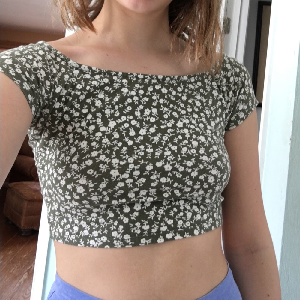 Green floral crop top // Forever21