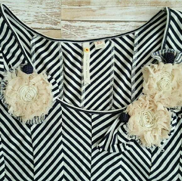 Anthropologie Zigzags & Zinnias Tee - Picture 3 of 3