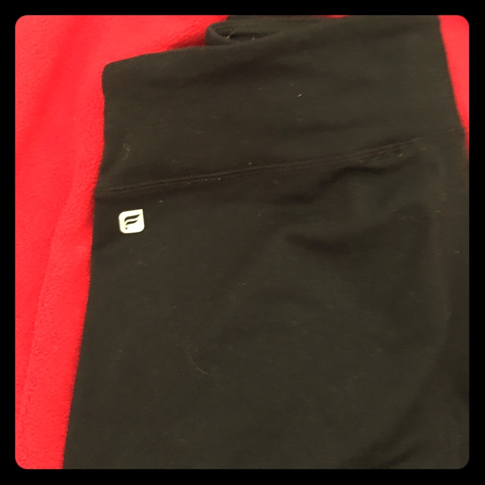 Fabletics black Salari Capri leggings