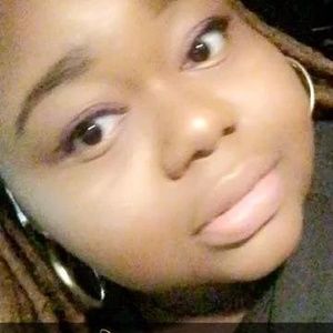 Meet your Posher, Azania