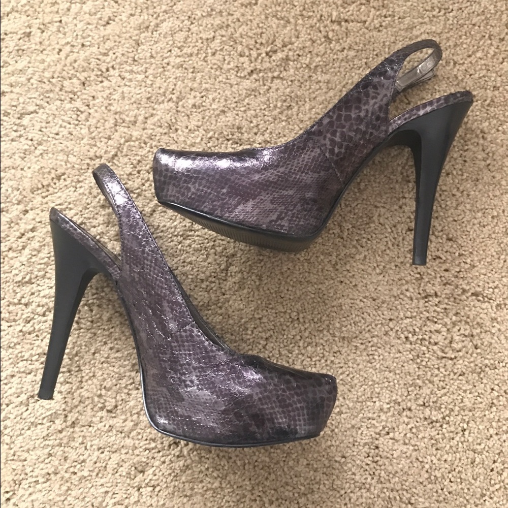 Sale!Carlos Santana Pewter pumps